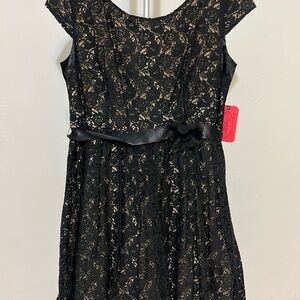 Chic Black Lace Midi Dress